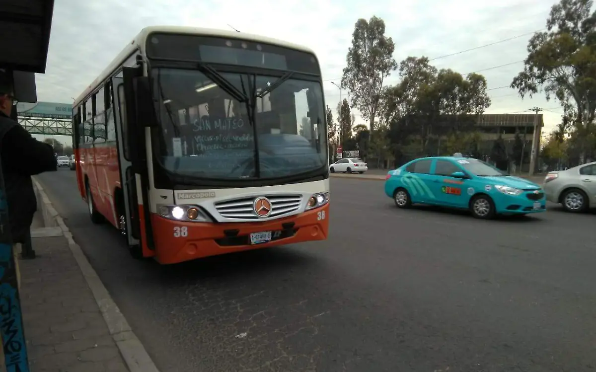 Camion naranja